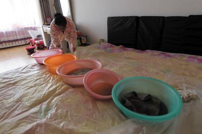 宜春楼上漏水，住户失联，小区没物管，业主维权难！律师来支招……